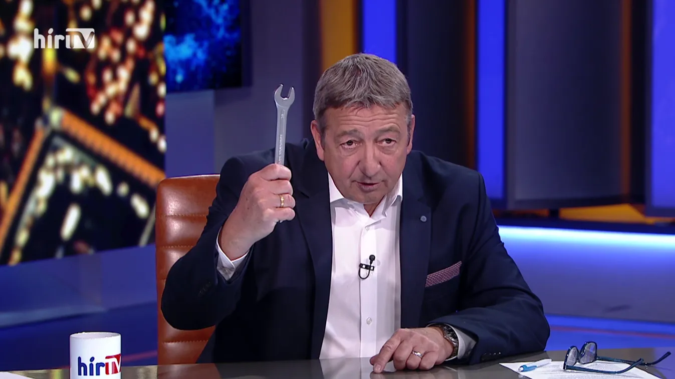 Bayer Zsolt bemutatta a Magyar Péter-féle korlátozás „legfontosabb” eszközét + videó