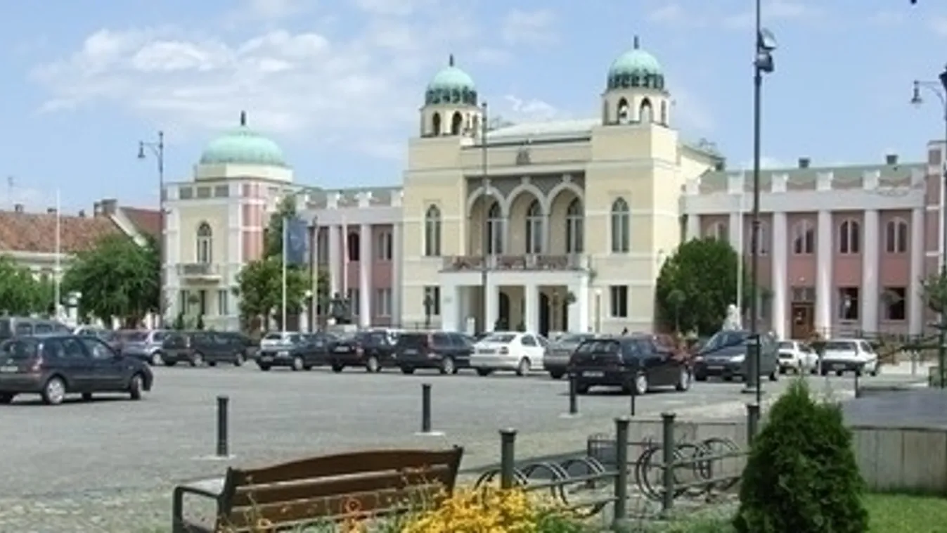 Bár az MSZP-s polgármester kirúgta, ismét a leváltott jegyző vezeti Mohácson a Választási Irodát