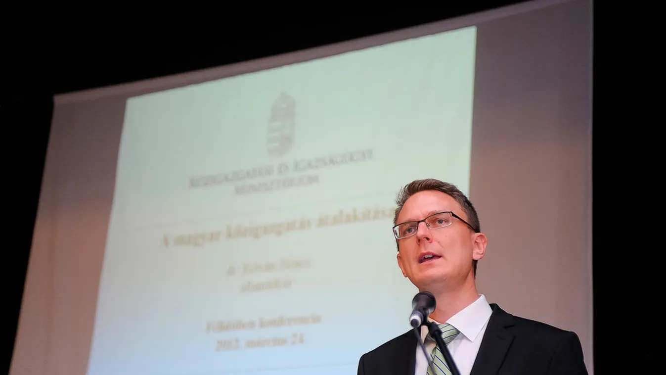 Rétvári Bence: a tanárok béremelésével a pótlékok és a megbízási díjak is emelkedtek