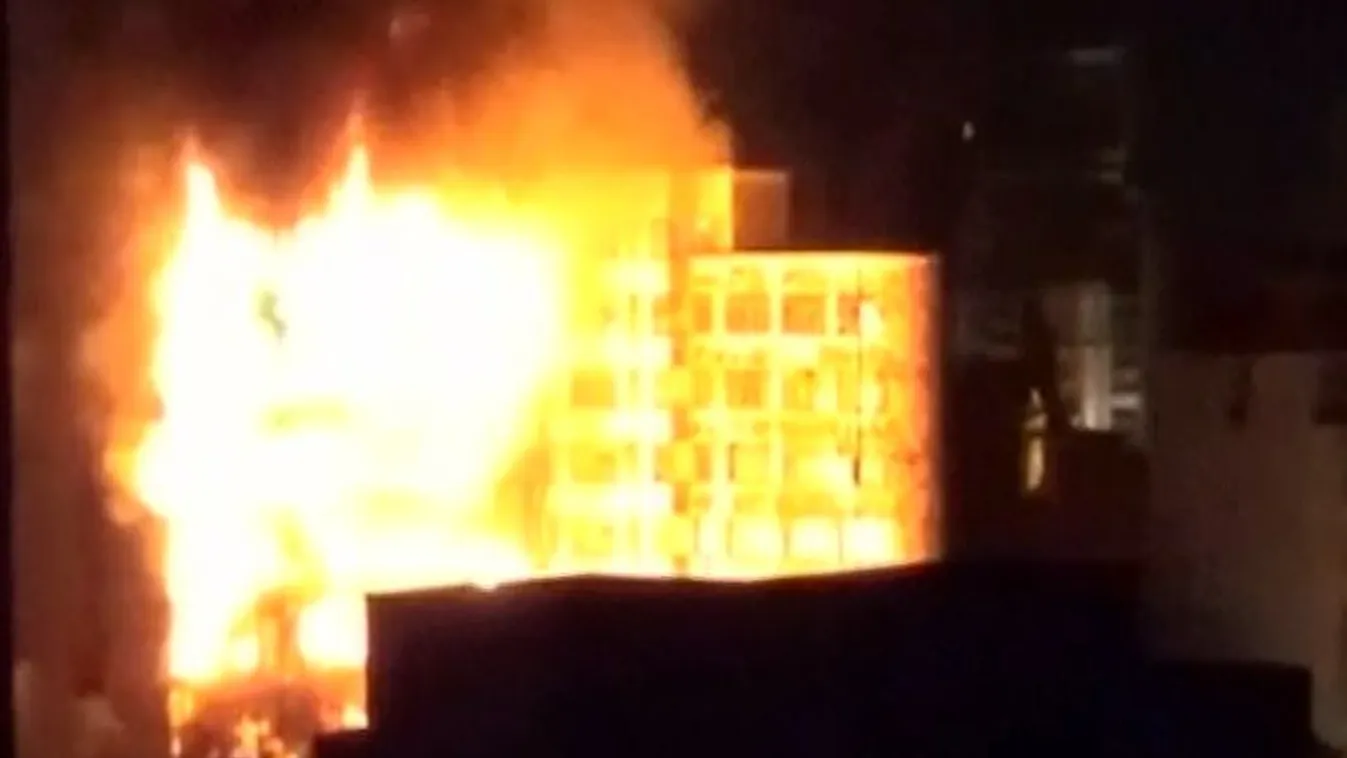 Kiégett és összeomlott egy 26 emeletes épület