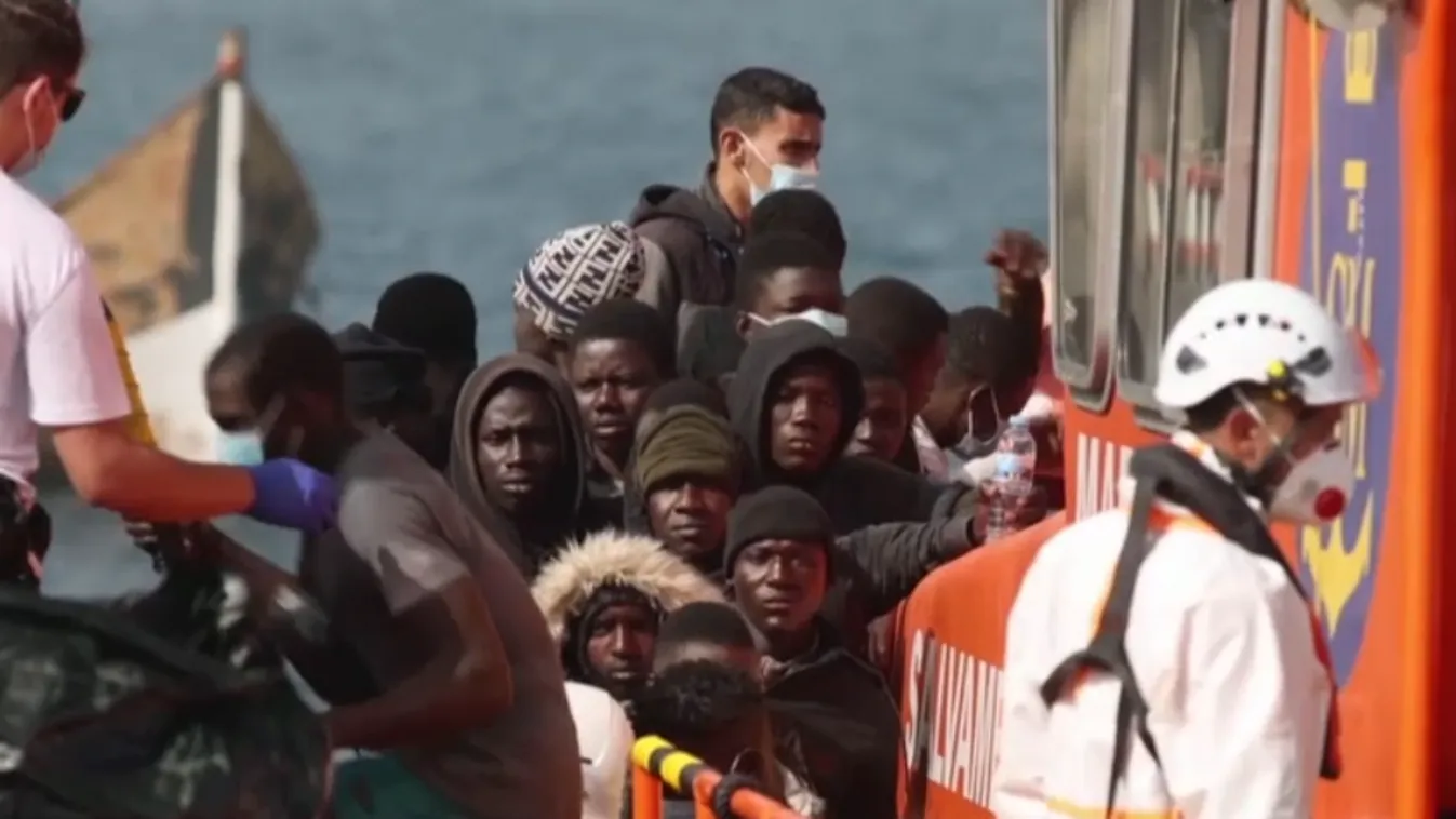 Migránsok százai érték el a spanyol partokat az elmúlt napokban