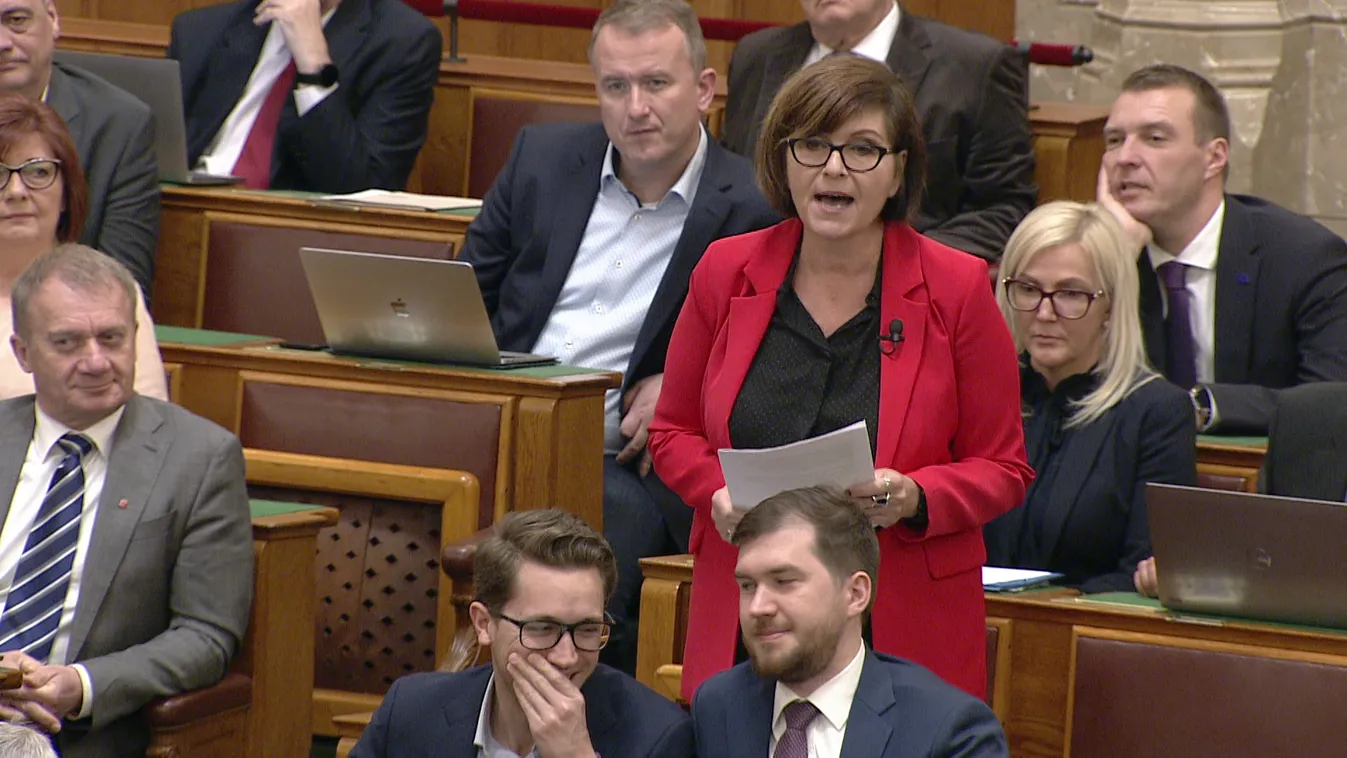 Ismét ment az adok-kapok a pártok között az Országházban