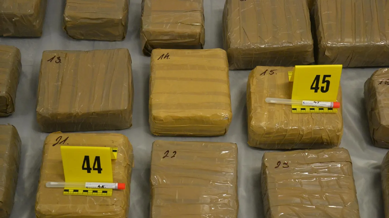 Több mint 100 kiló hasissal bukott le a drogcsempész