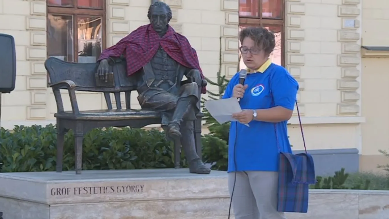 Tüntettek az iskolaigazgatóért