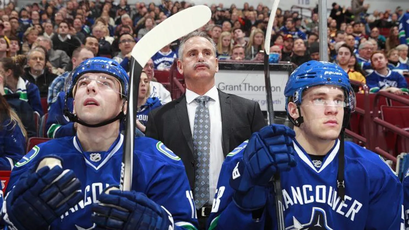 Edzőcserék után folytatódik az NHL