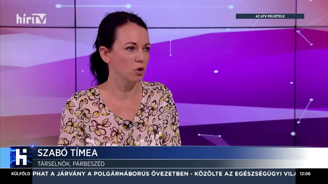 Ismét a magyar családokat sértegette a párbeszédes Szabó Tímea