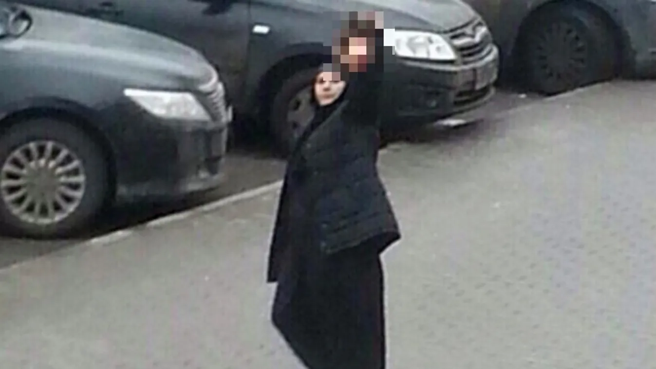 Levágott gyerekfejjel a kezében dicsőítette Allahot