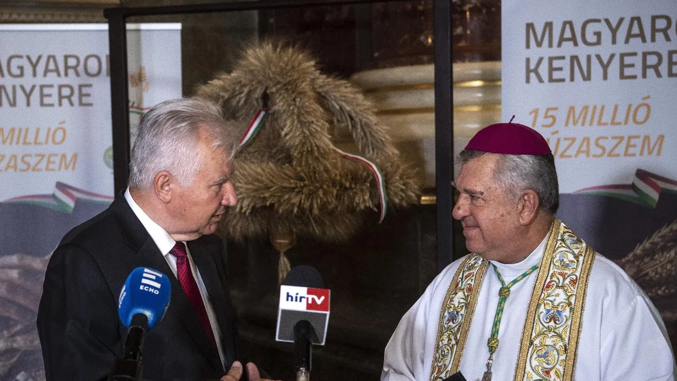 1400 gazda, 100 tonna búzájából sütik a Magyarok kenyerét