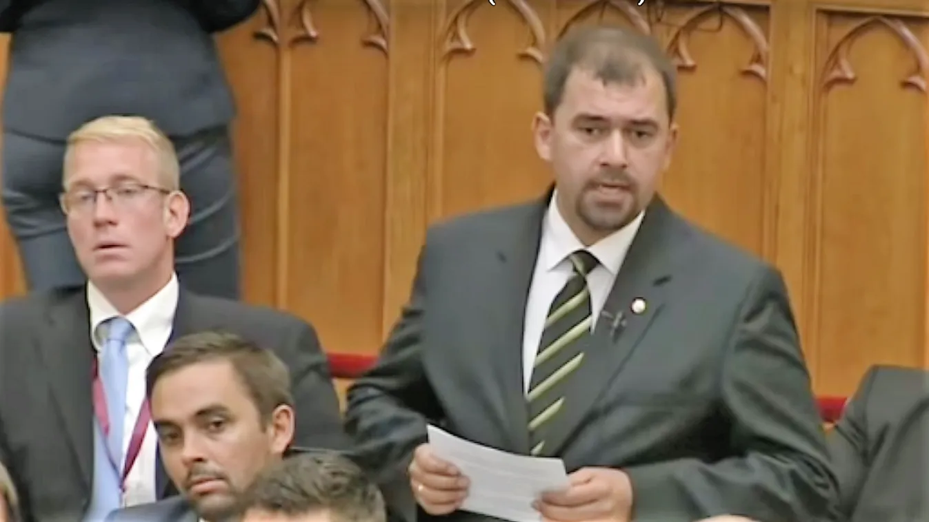 Ígérete ellenére nem mondott le Szávay István