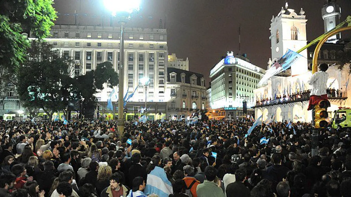 Húszezren tiltakoztak a kormány intézkedései ellen