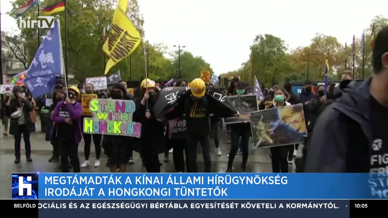 Megtámadták a kínai állami hírügynökség irodáját a hongkongi tüntetők
