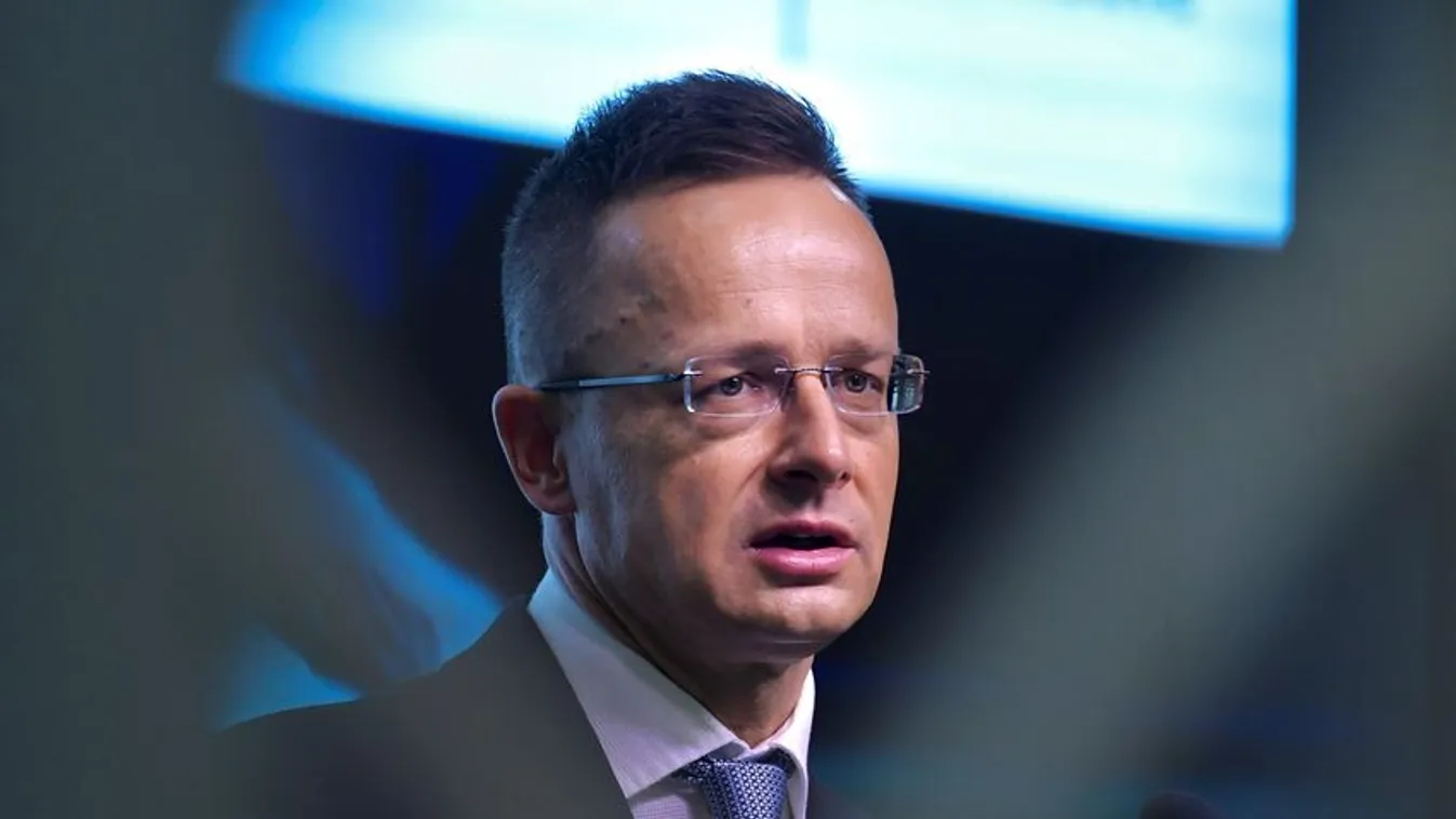 Szijjártó: Tízezer vérvételi zsákot küld Magyarország Ukrajnának