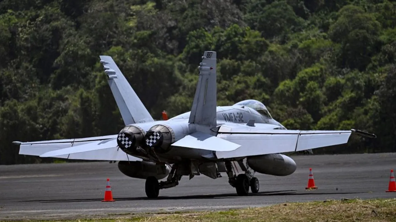 Vontatás közben a Vörös-tengerbe esett egy amerikai F-18-as vadászrepülőgép a Truman repülőgép-hordozó fedélzetéről