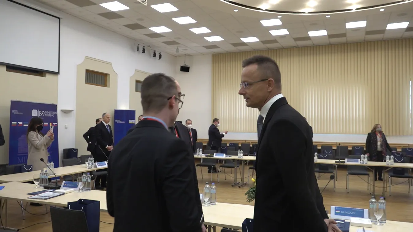 Szijjártó Péter: Magyarország nem szállít fegyvereket Ukrajnába