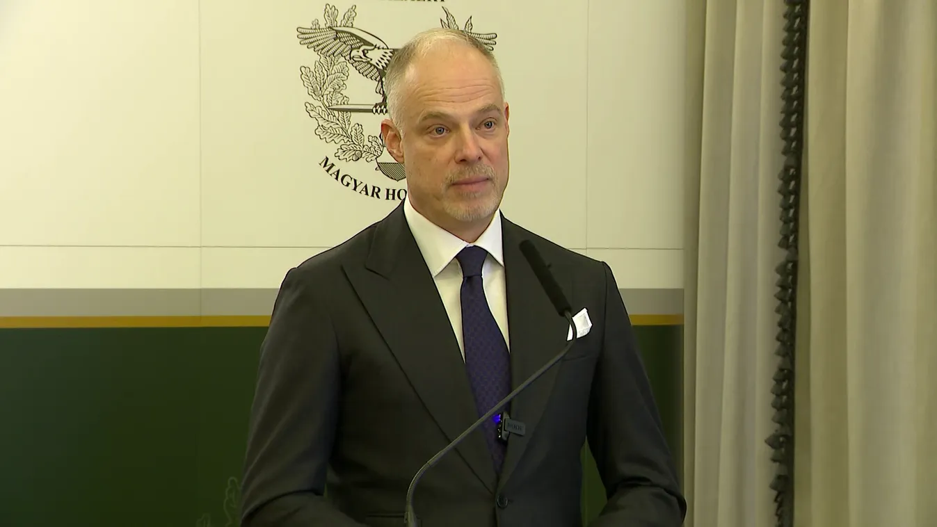 Szalay-Bobrovniczky Kristóf: Nem küldünk fegyvereket a konfliktusba