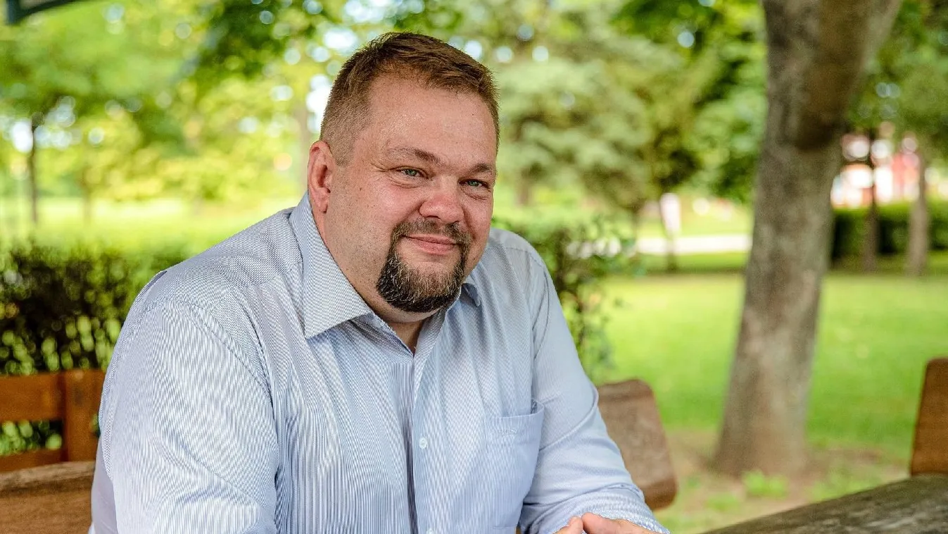 Vagy durva visszaélés történt, vagy brutális cigányellenes kommenteket lájkolt Bíró László