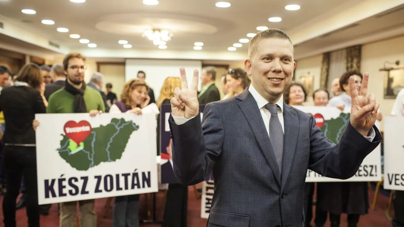 Amerikai polip: az egykori angoltanár, aki hazajár a globalista központokba