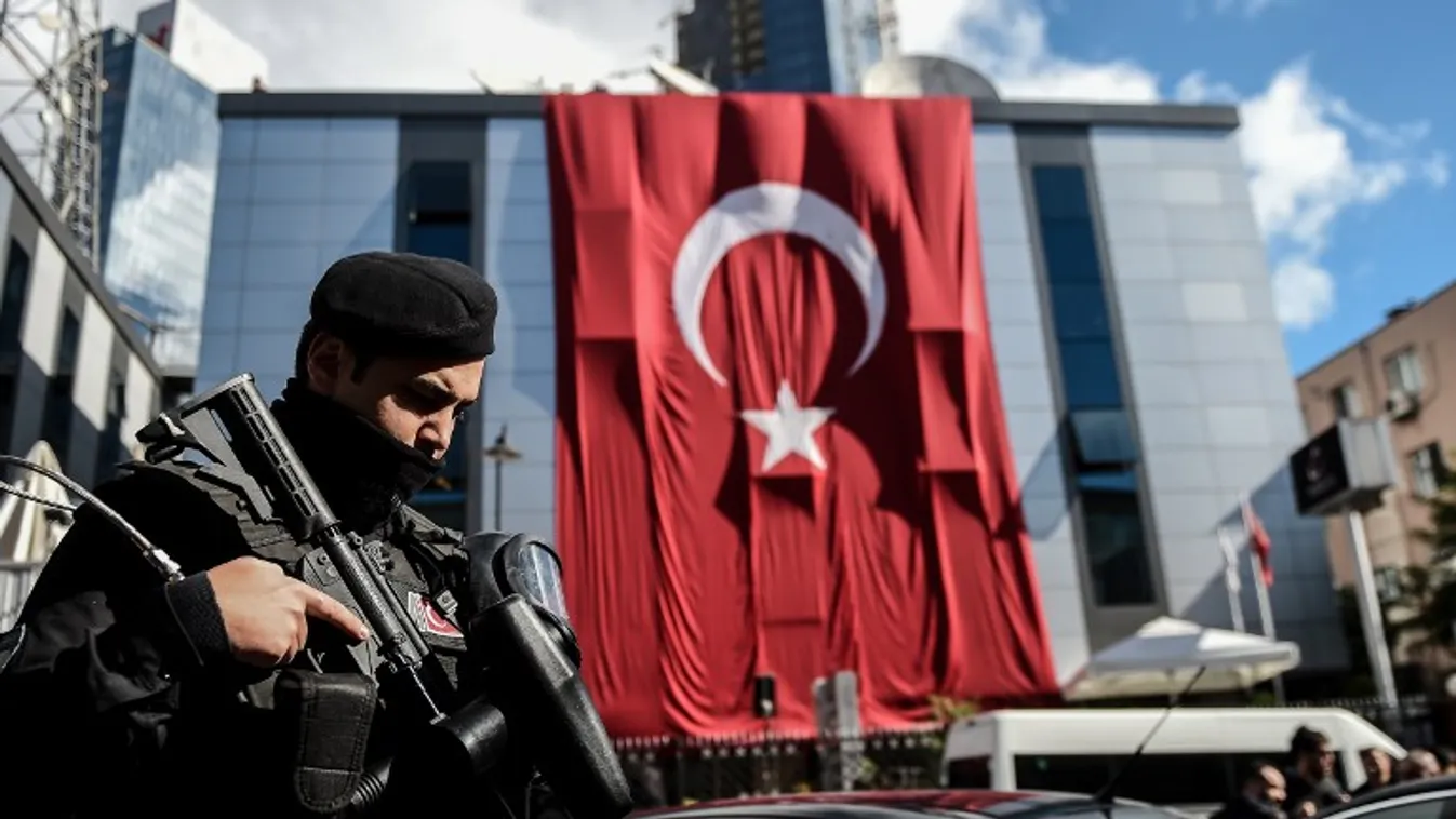 Újságírók és rendőrök verekedtek