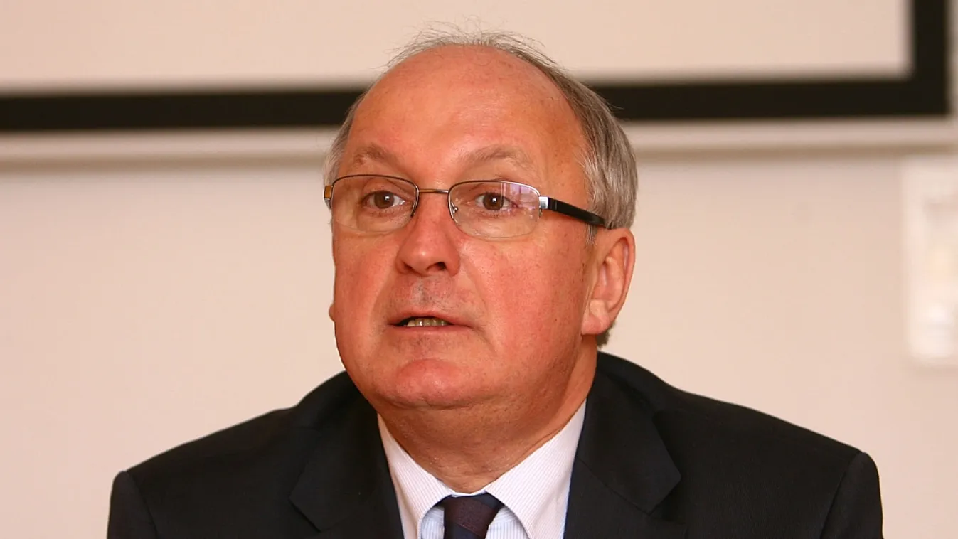 Pert nyert a magyar állam ellen a volt főbíró