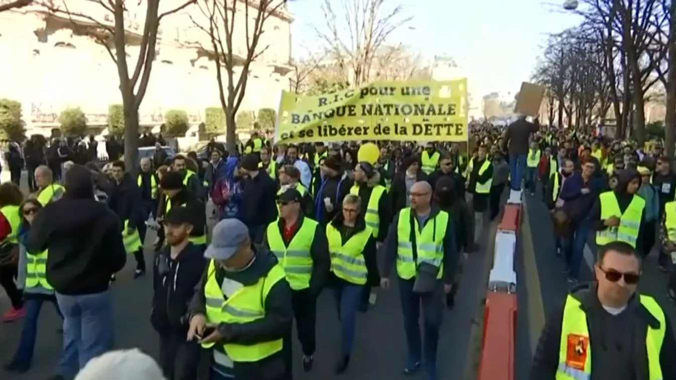 Első alkalommal vasárnap is tüntettek a sárgamellényesek