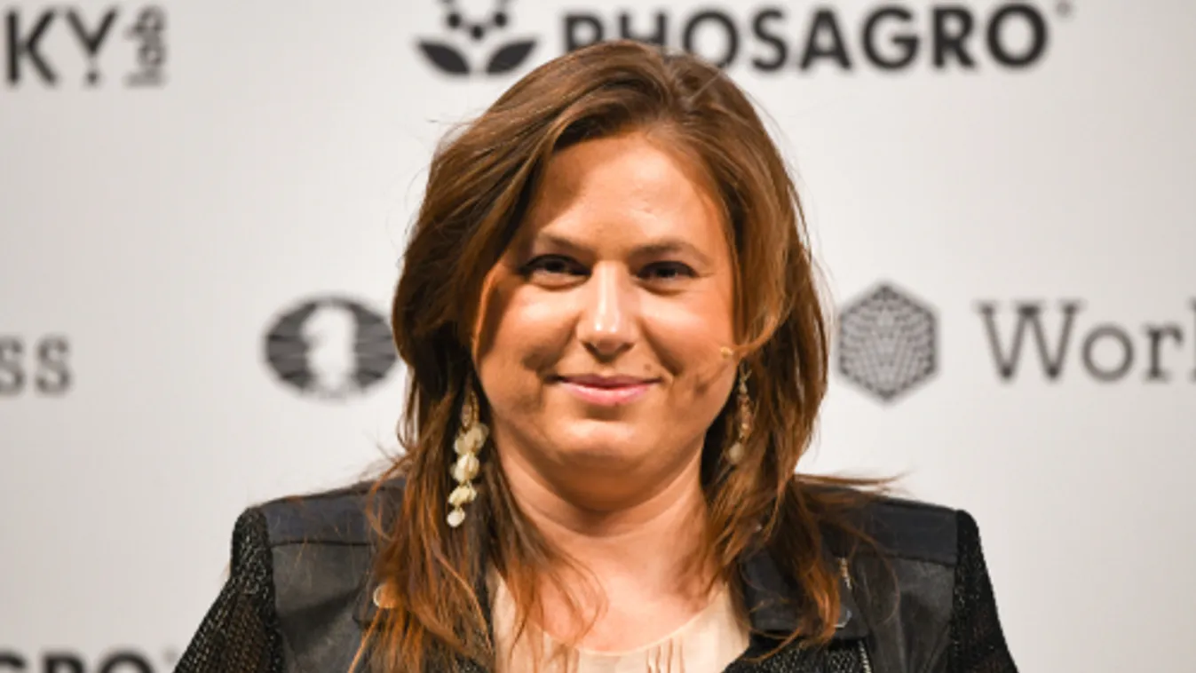 A világ első interaktív közösségi sakk játszmája a Magyar Pavilon és Polgár Judit közös akciójában