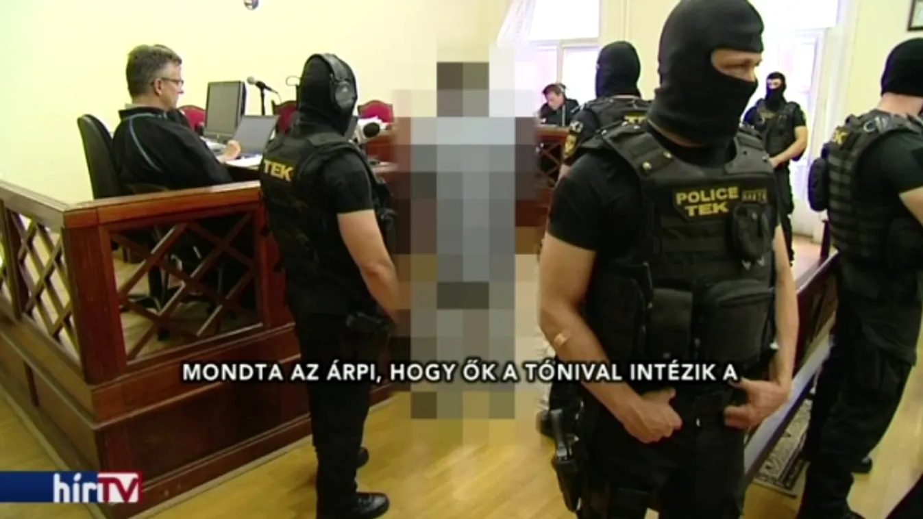 Minden szem Rogánon Portik vallomása után