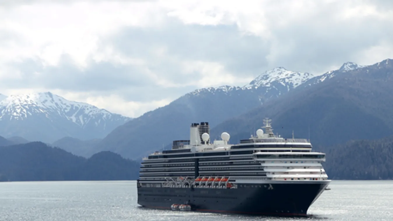 Kiköthet Kambodzsában egy gyanúsnak vélt óceánjáró