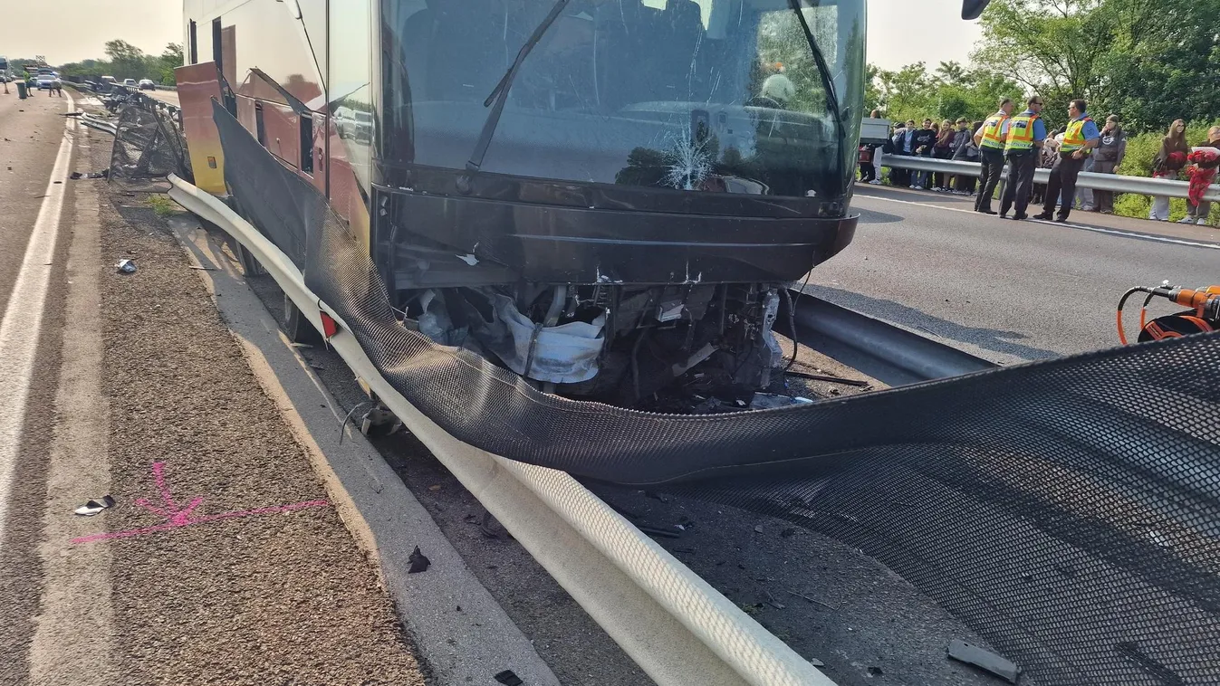 Gyermekeket szállító busz szenvedett balesetet az M3-as autópályán