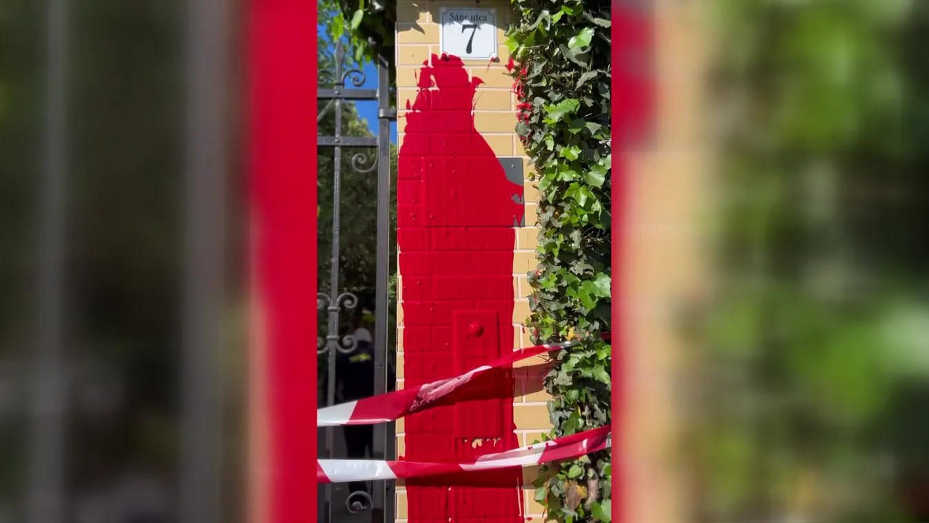 Vörös festékkel öntötte le a Szuverenitásvédelmi Hivatalt a Momentum + videó