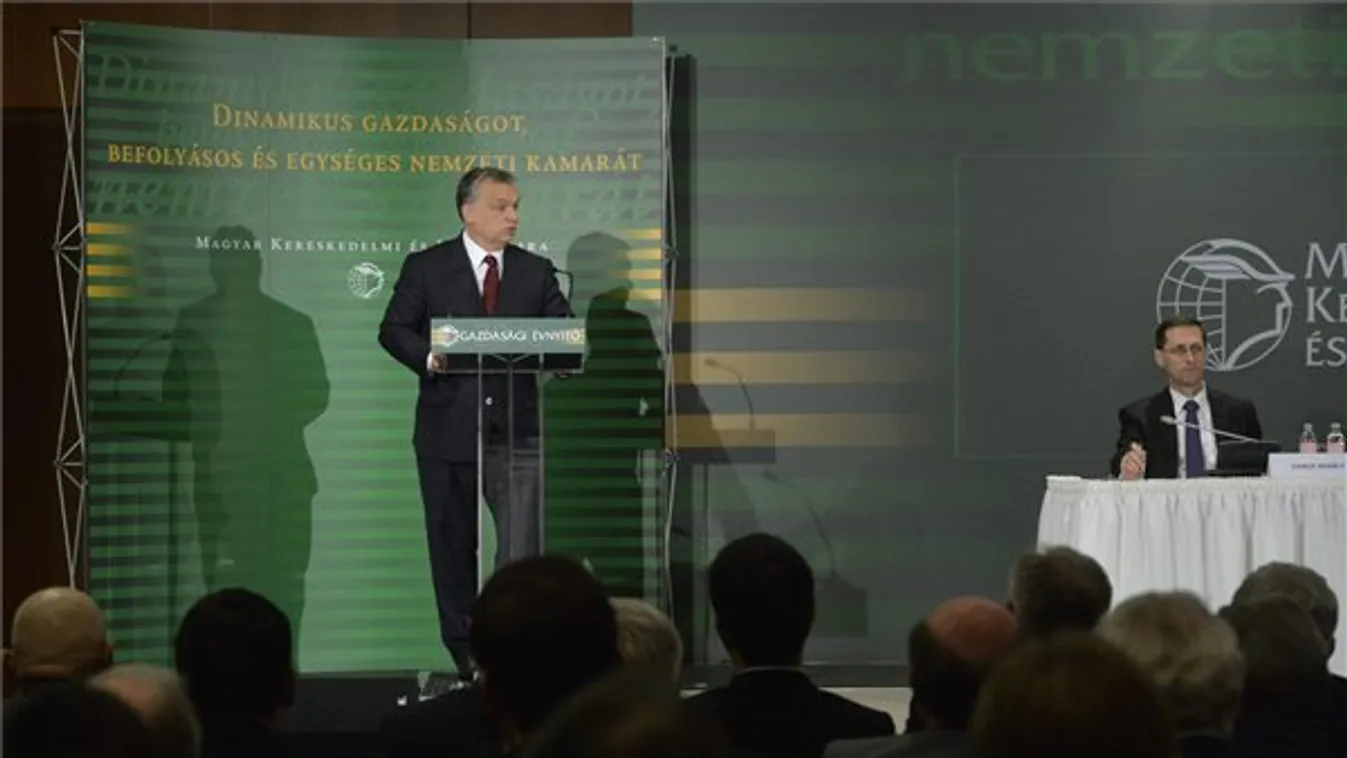 Kötelező szajkózniuk a kormányzati propagandát