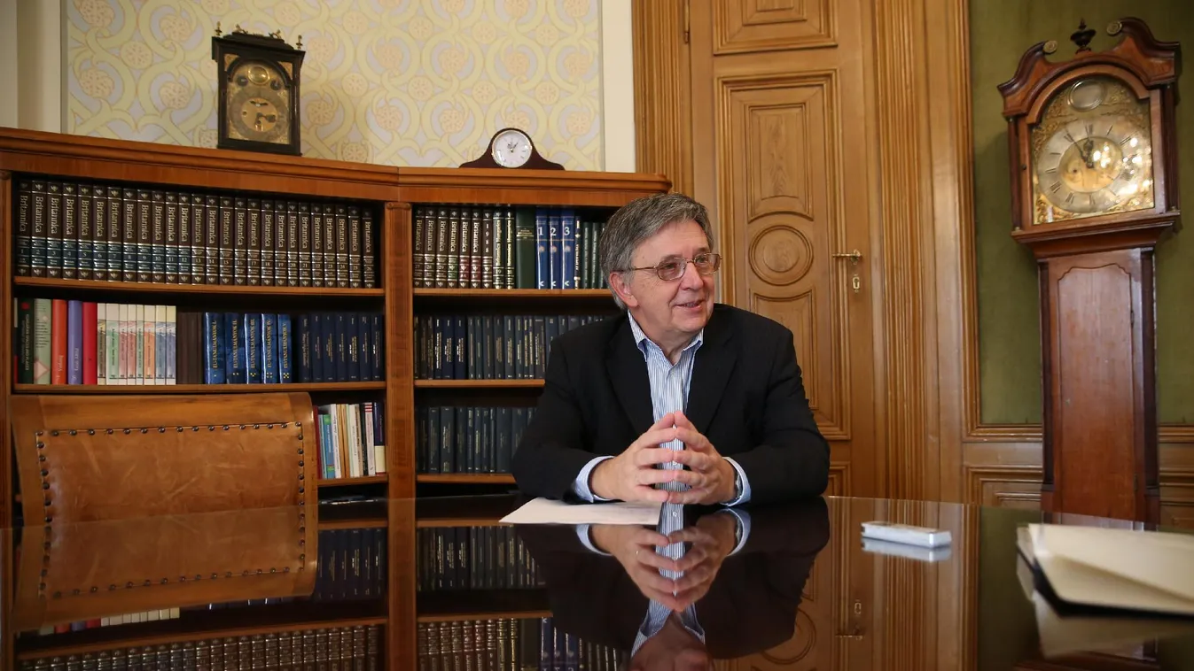 Leleplez a 888: sötétben bujkáló amerikai az MTA élén