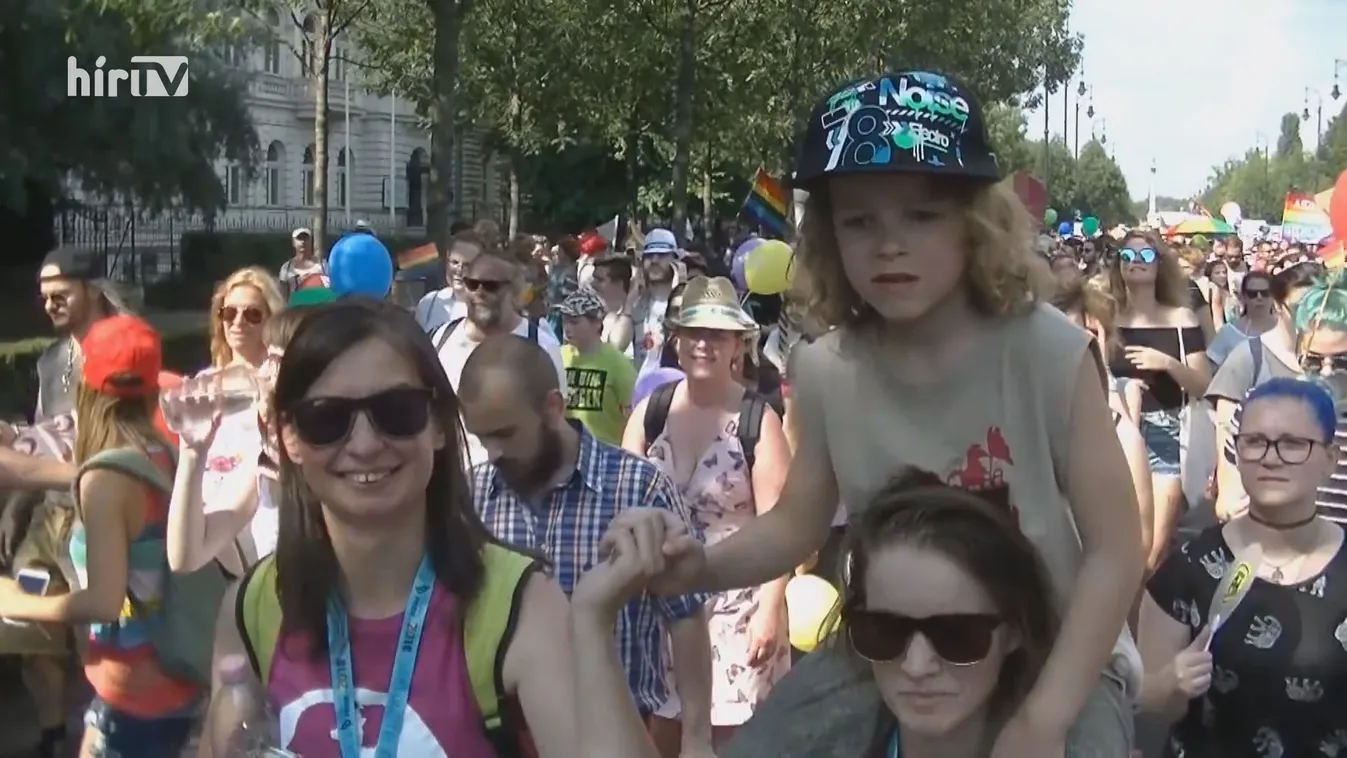 Gyermekeket akartak felvonultatni a leszbikusok a Pride-on