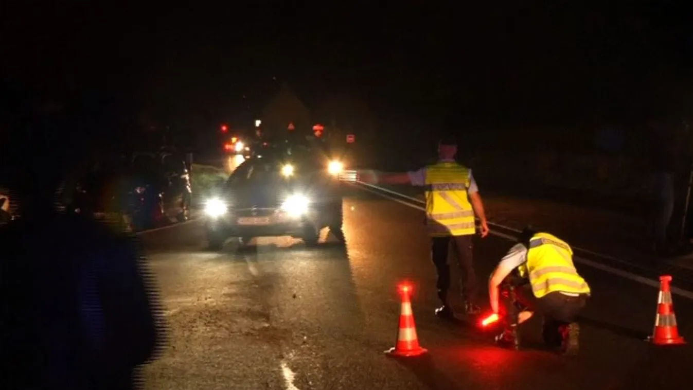 Pizzériába hajtott egy autó Párizsban