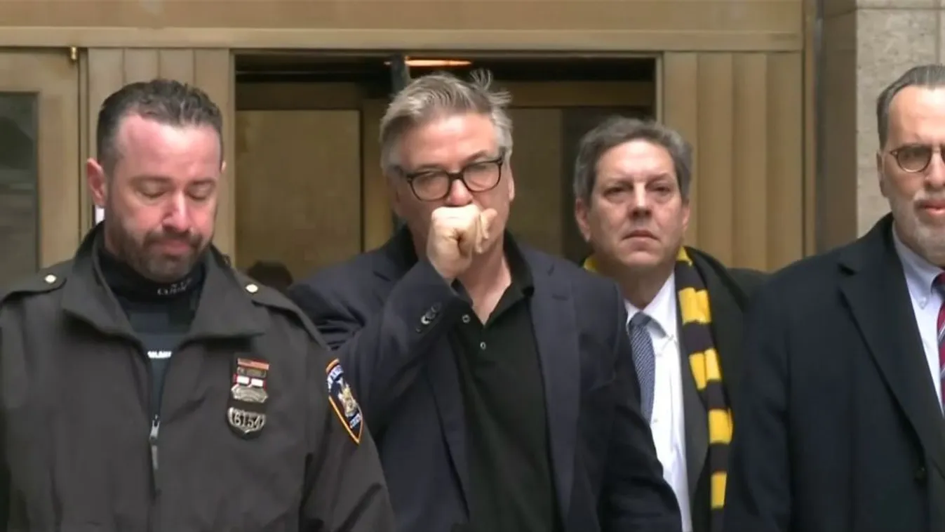 Az ügyészség enyhítette az Alec Baldwin elleni vádat