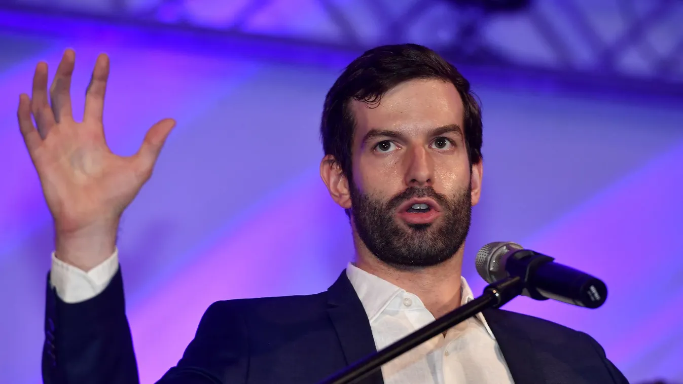 Fekete-Győr András szerint azért nem lesz tűzijáték, mert a kormány meghátrált