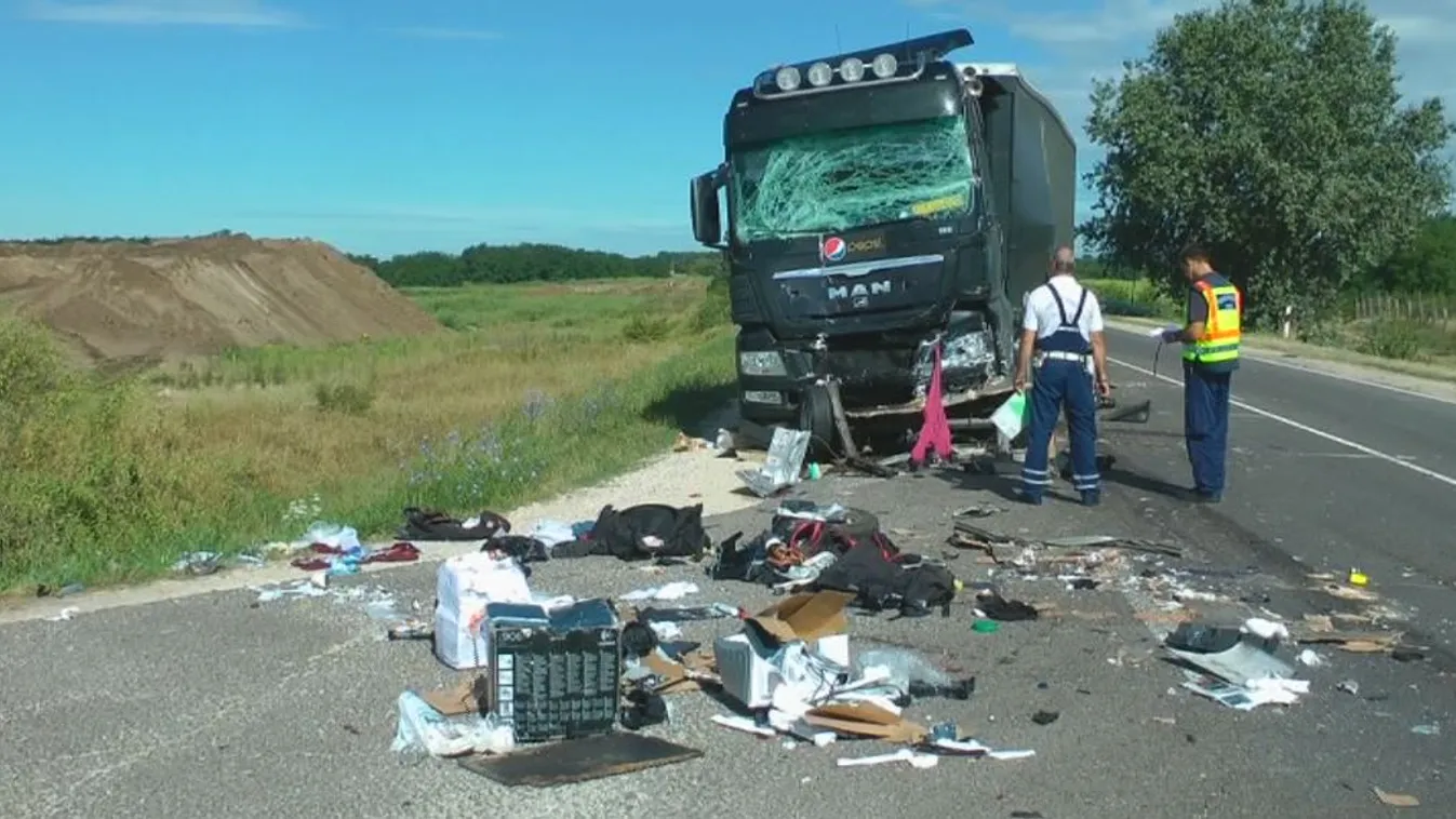 Óriási baleset a 4-es főúton