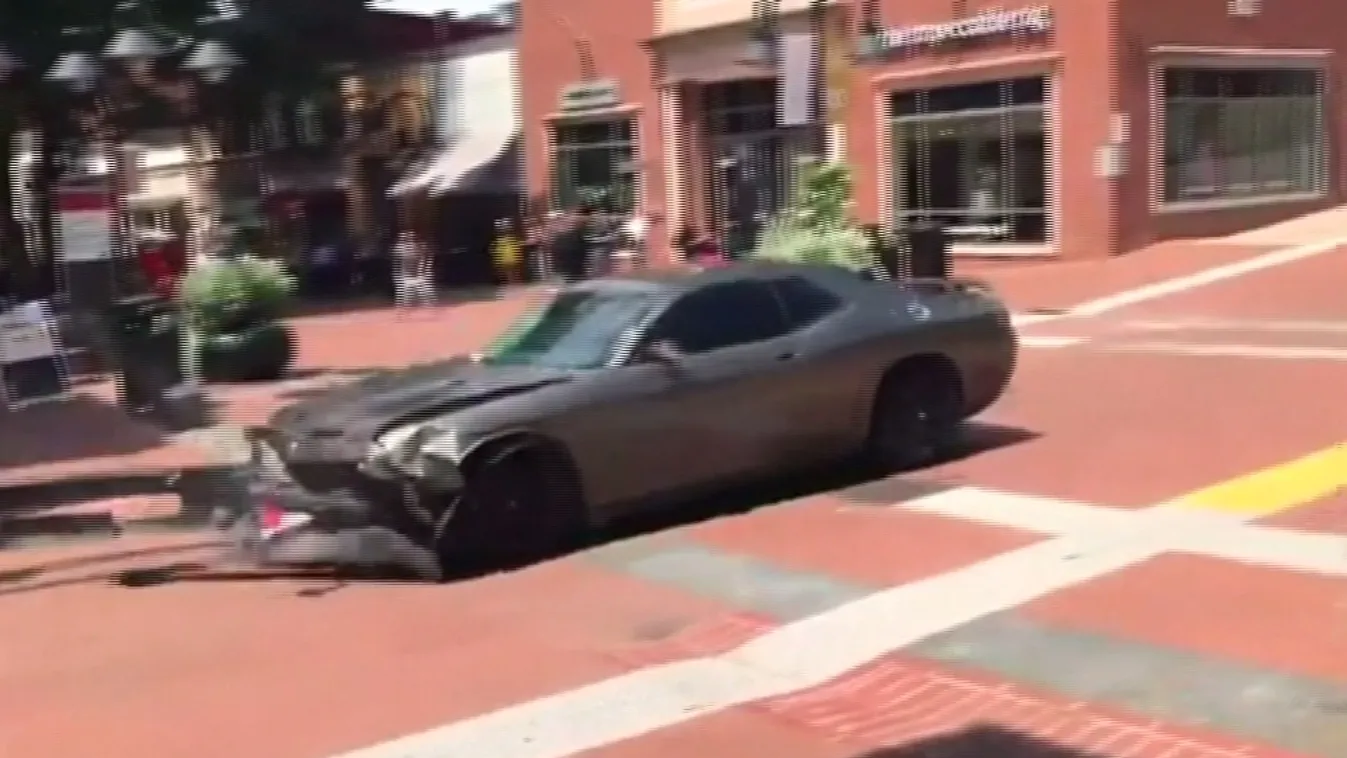 Charlottesville-i pokol: az ellentüntetők közé hajtott egy autó