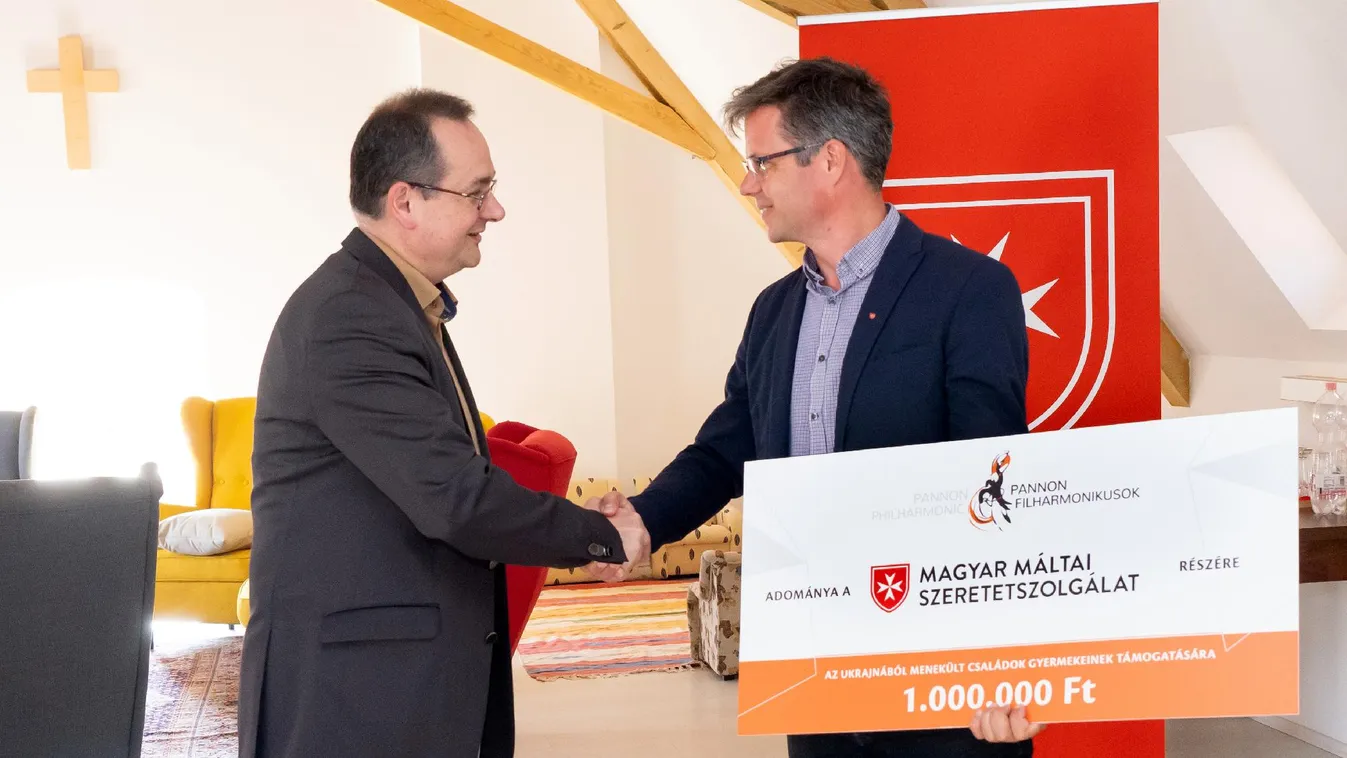 Zenével a menekült gyermekekért