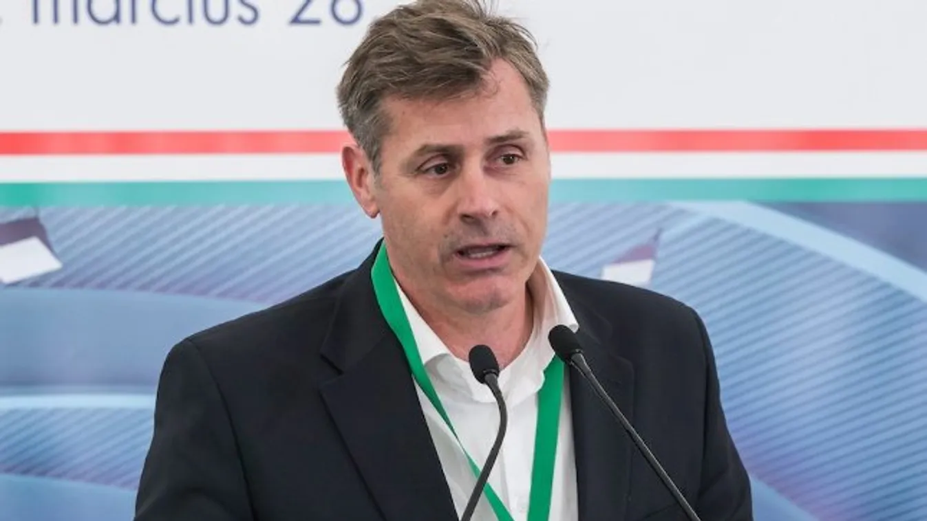 A megvádolt vízilabdázó lesz a 19.30-kor kezdődő Magyarország élőben vendége