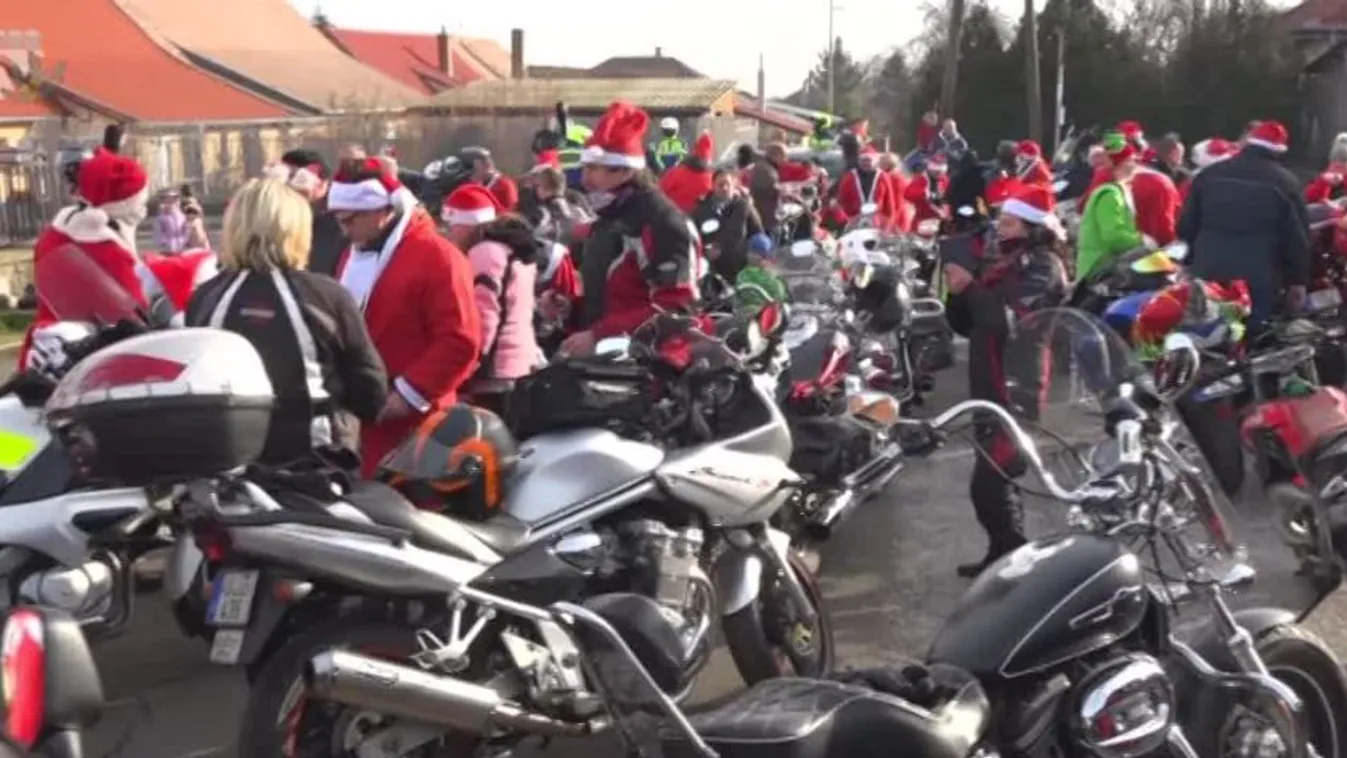 Pécsen motoros mikulások is ajándékoznak