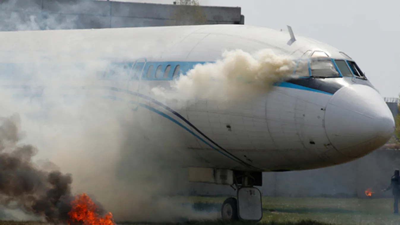 Hajtóműroncsok hullottak Denver egyik elővárosára egy meghibásodott repülőgépről, sérültek nincsenek