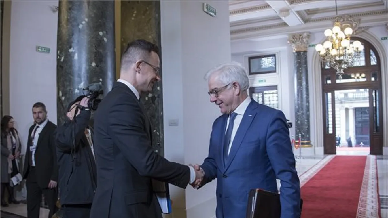 Szijjártó: Meg kell akadályozni az Európába irányuló migrációs csatorna kialakítását