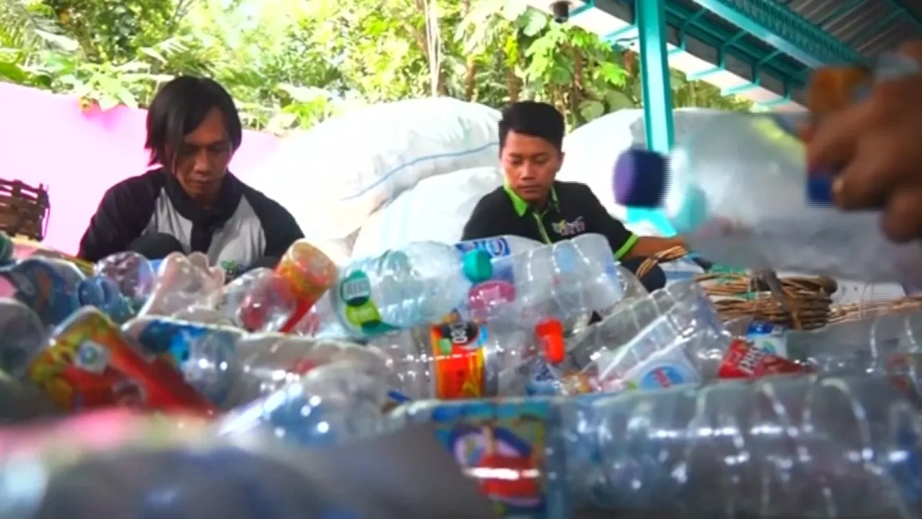 Ingyen buszjegy az összegyűjtött szemétért