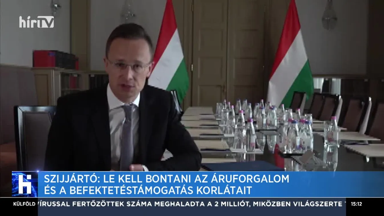 Szijjártó: Le kell bontani az áruforgalom és a befektetéstámogatás korlátait