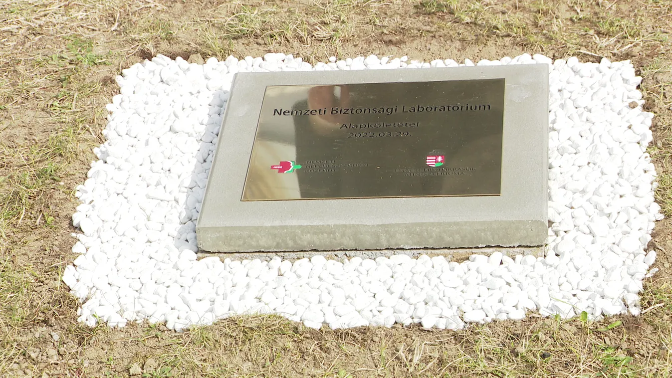 Letették a Nemzeti Népegészségügyi Központ új laboratóriumának alapkövét