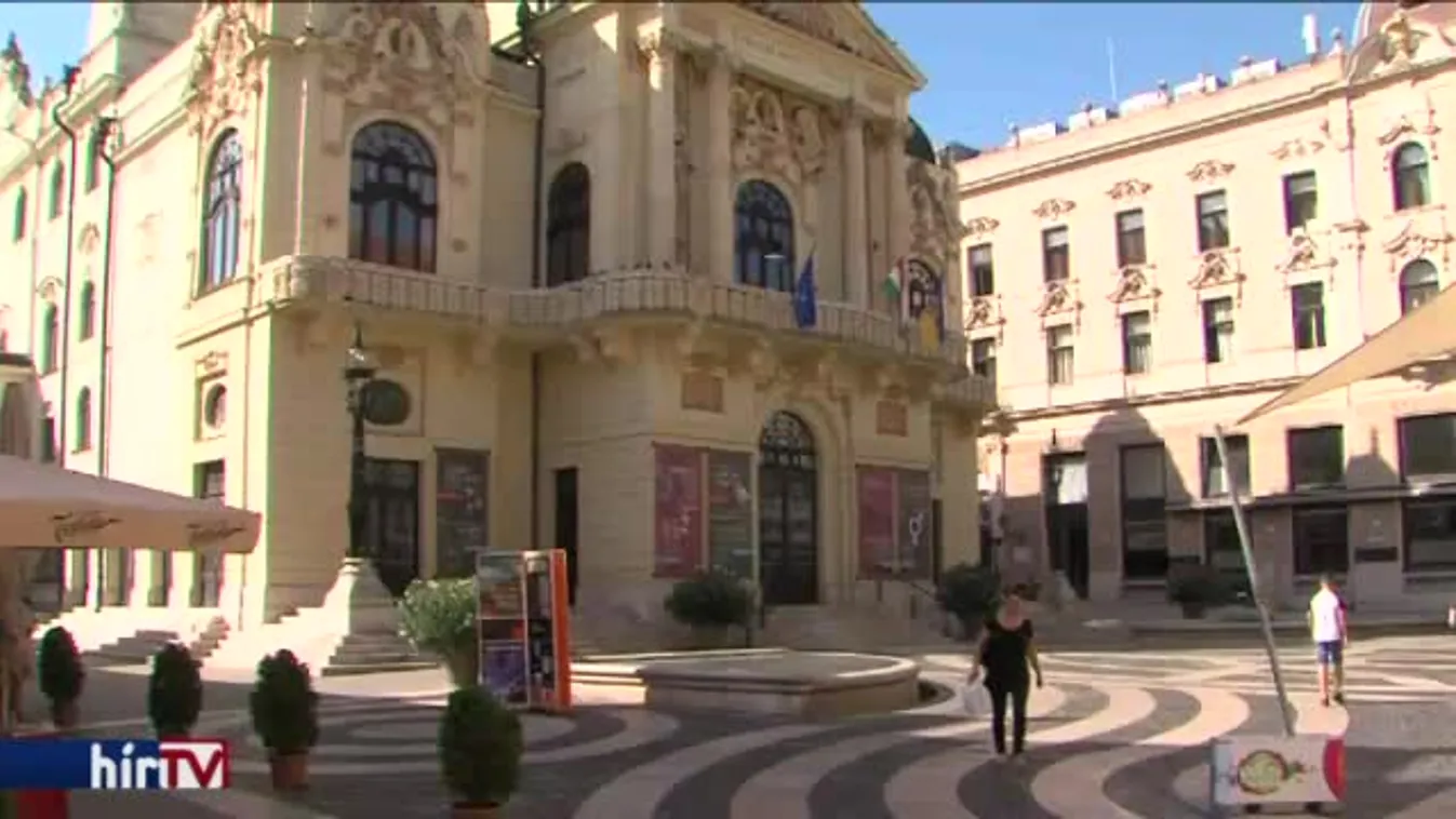 A Pécsi Nemzeti Színháznak is tartozik a város