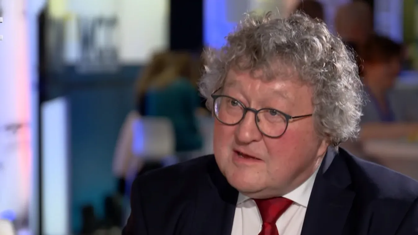 Werner Patzelt: Merkelt óriási felelősség terheli a tömeges migráció miatt