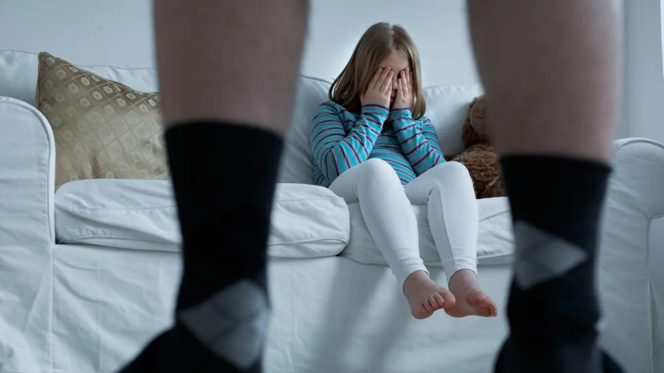 Fegyházbüntetést kapott egy férfi, aki kiskorúakat zaklatott gerincbántalmaik kezelése során