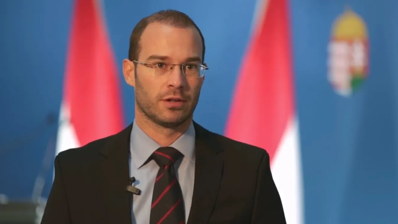 Hollik: A CEU ügye egy Soros-féle politikai blöff