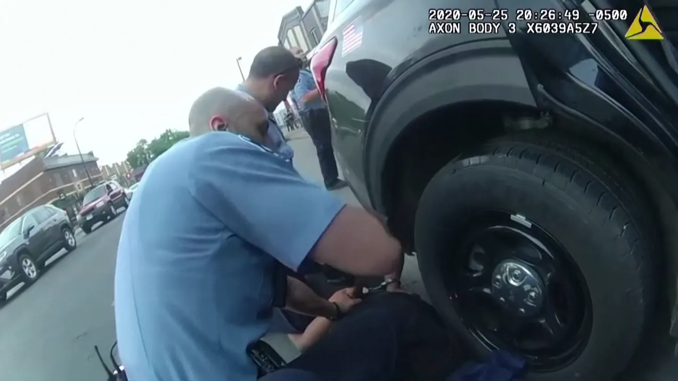 Ma áll bíróság elé az a volt rendőr, aki percekig térdelt egy fekete férfi nyakán